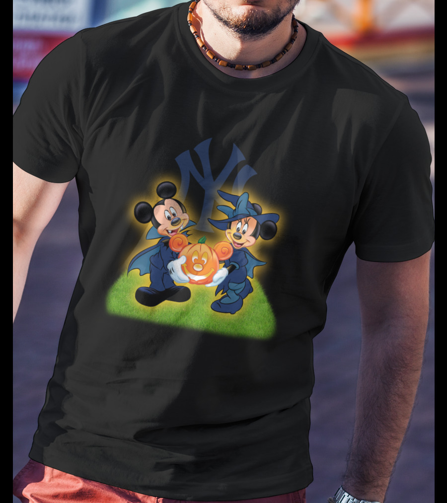 Mickey And Minnie Halloween Pumpkin With New York Yankees T-Shirt