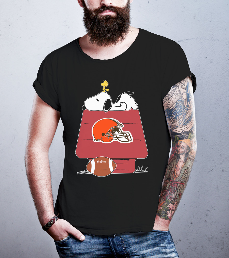 Snoopy And Woodstock On Doghouse With Cleveland Browns Helmet And Football T-Shirt