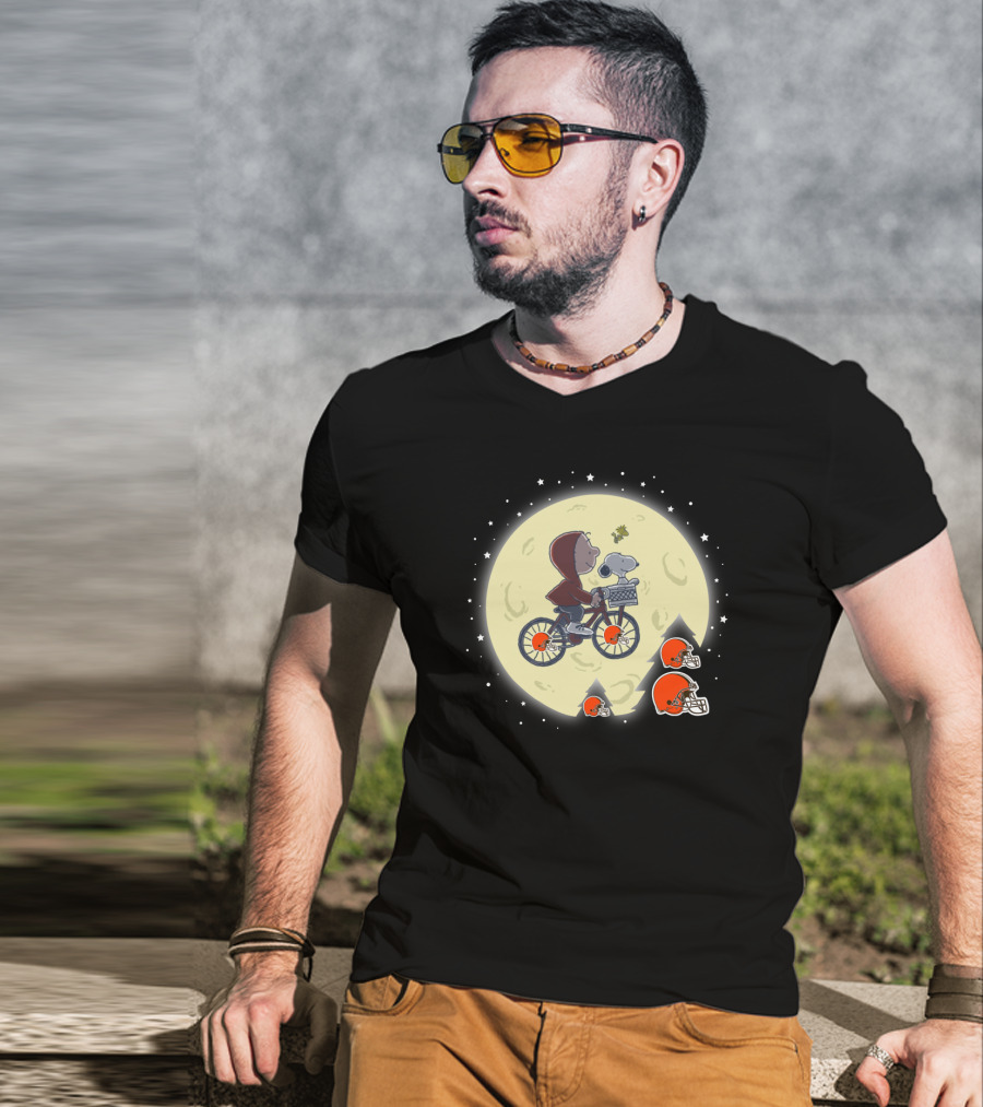 Cleveland Browns Peanuts Parody Snoopy And Woodstock Bike Ride Moon Scene T-Shirt