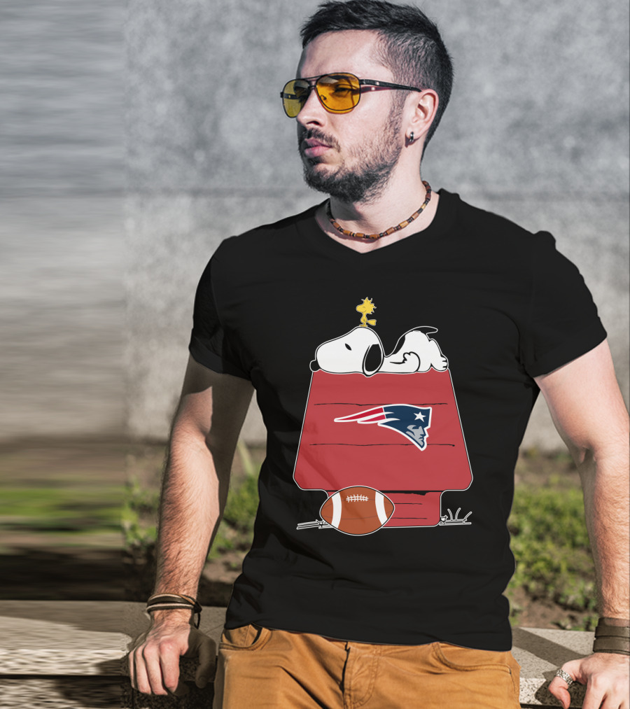 Snoopy And Woodstock Relaxing On Doghouse With New England Patriots Football Theme T-Shirt