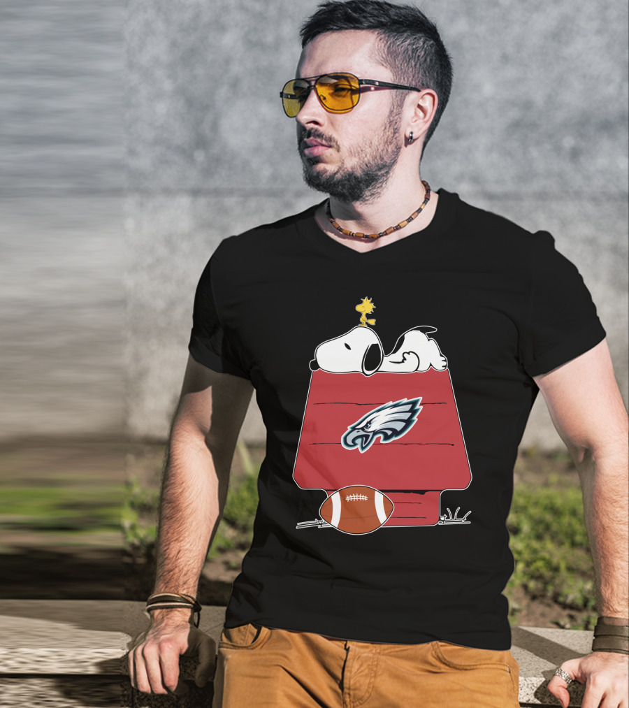 Philadelphia Eagles Snoopy Doghouse Football T-Shirt