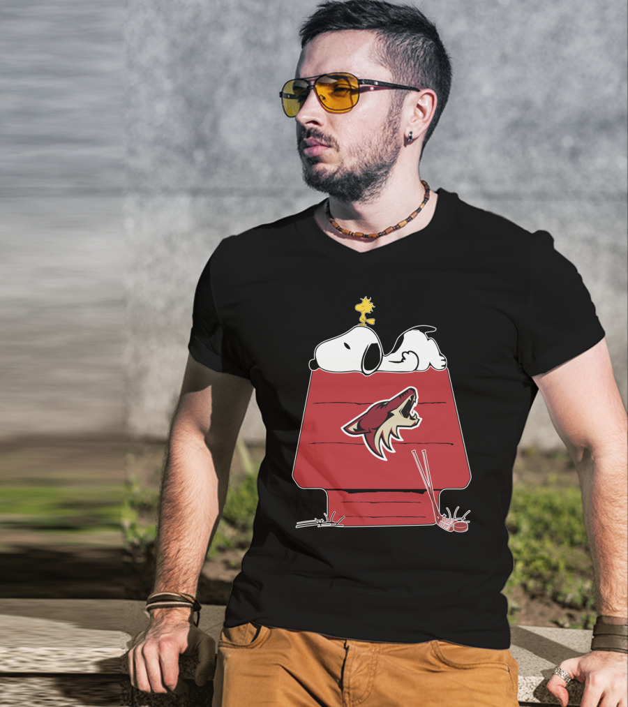 Arizona Coyotes Snoopy And Woodstock Hockey House T-Shirt