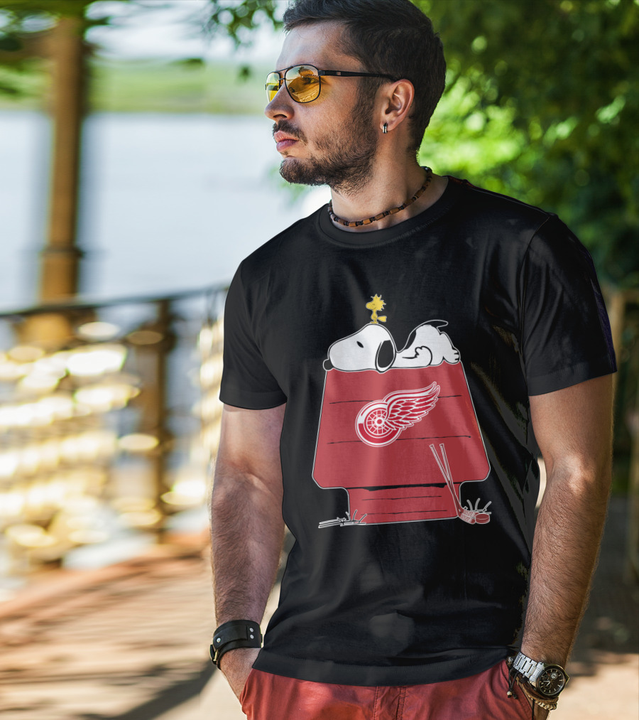 Detroit Red Wings Snoopy And Woodstock Relaxation Scene T-Shirt