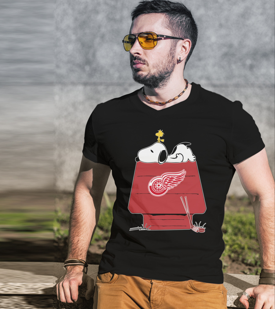 Detroit Red Wings Snoopy And Woodstock Relaxation Scene T-Shirt