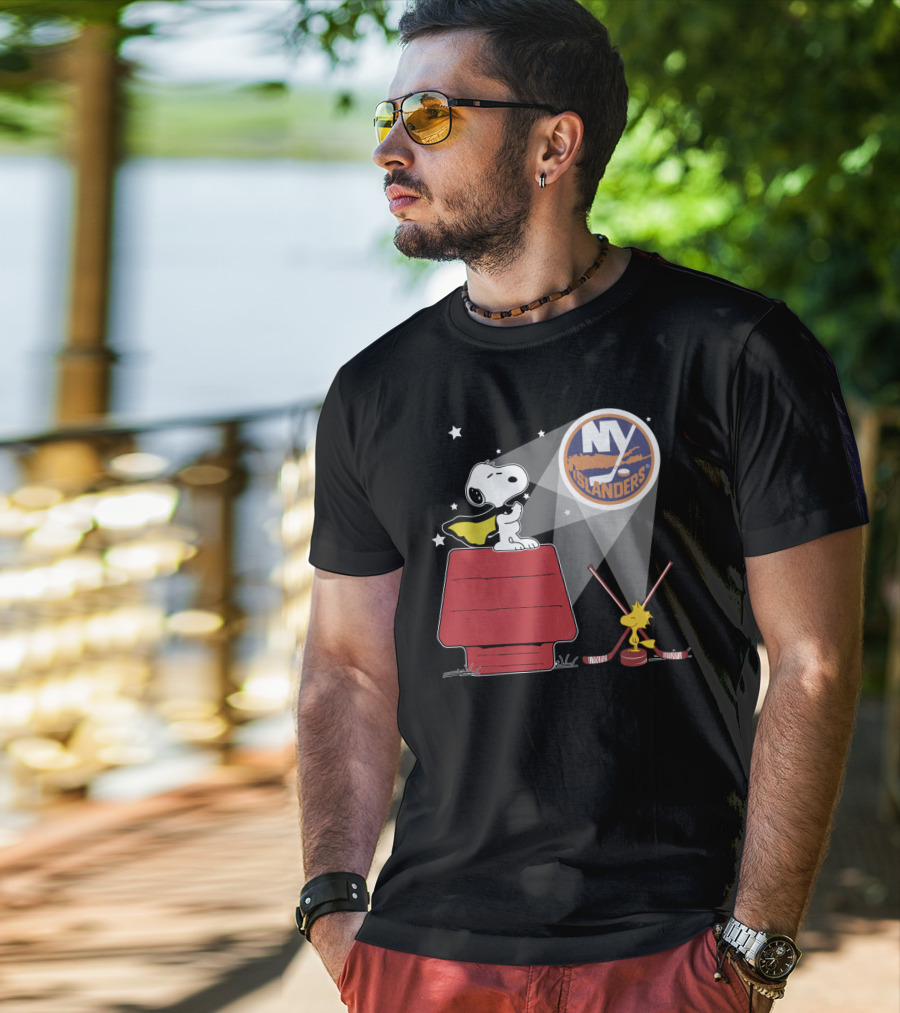Ny Islanders Snoopy Woodstock Hockey Fan Scene T-Shirt