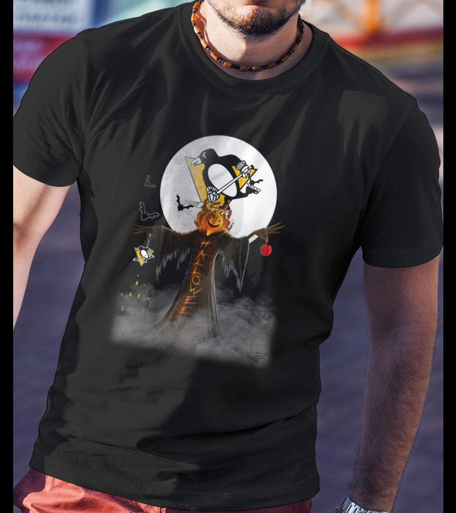 Halloween Pittsburgh Penguins Scary Jack-O'-Lantern Moon Bats Spooky Scarecrow T-Shirt