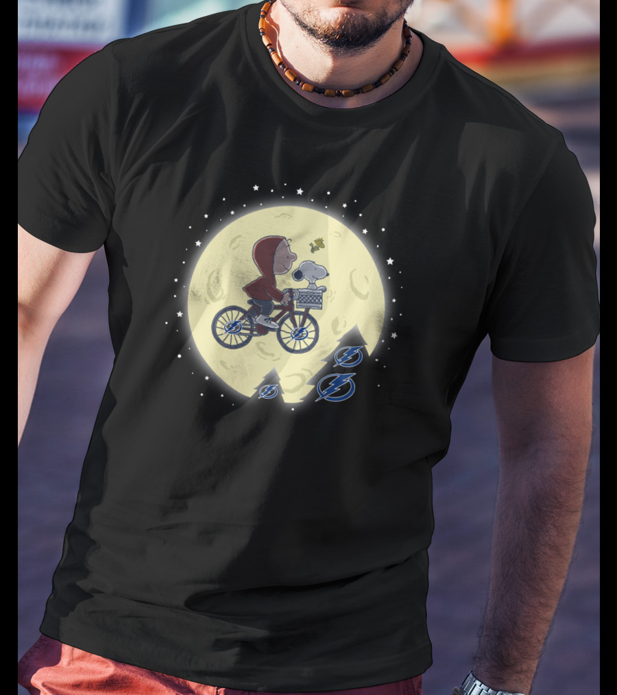 Halloween Tampa Bay Lightning Charlie Brown Snoopy Moon Bicycle Scene T-Shirt