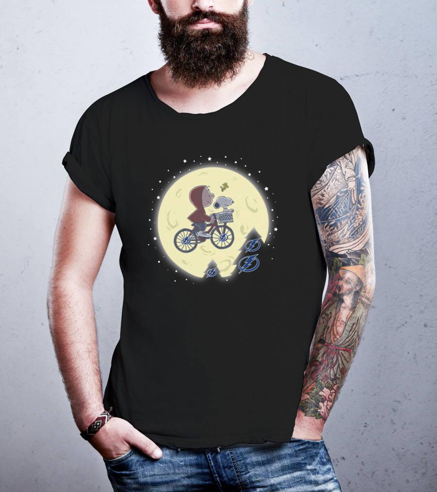 Halloween Tampa Bay Lightning Charlie Brown Snoopy Moon Bicycle Scene T-Shirt