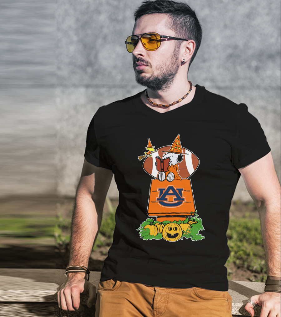 Auburn Tigers Halloween Football With Snoopy And Woodstocks Magic Pumpkin Scene T-Shirt