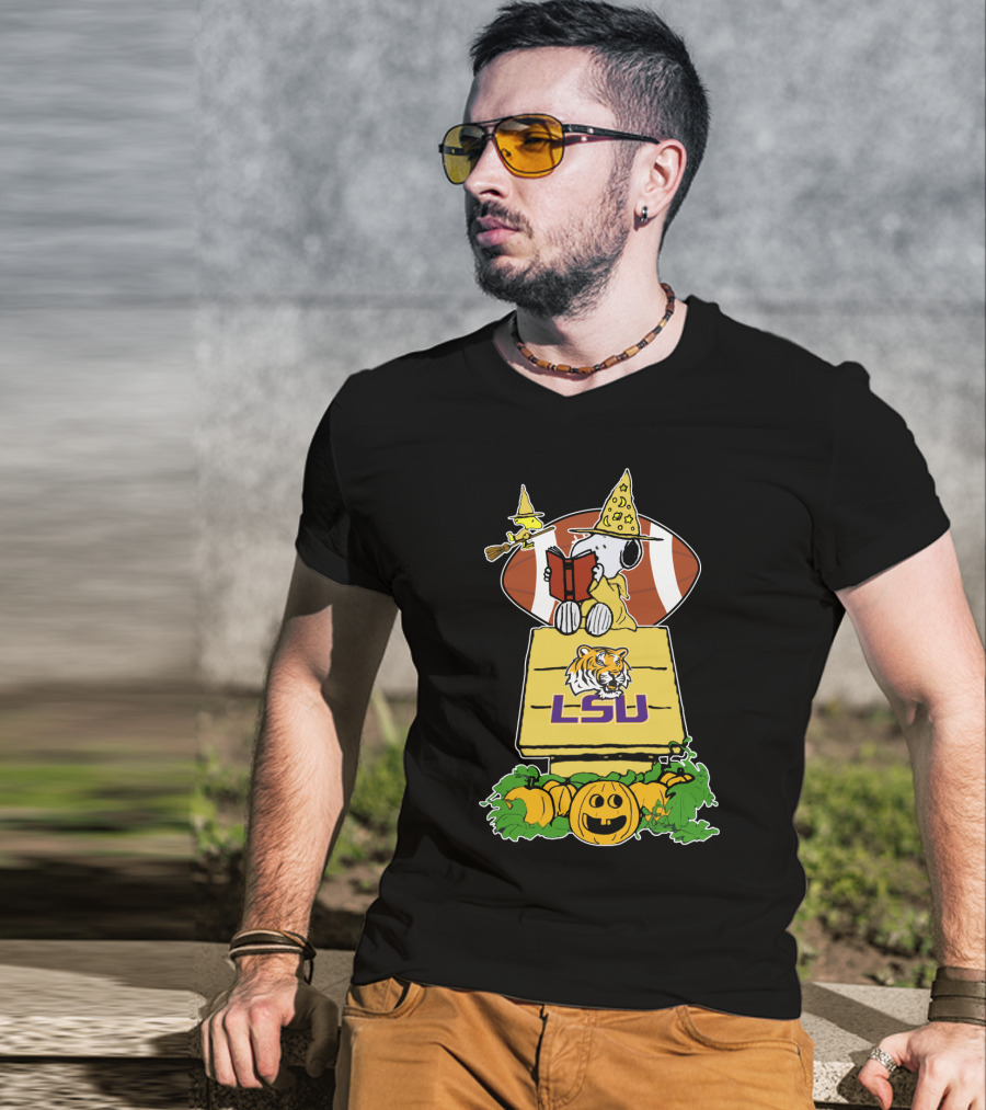 Snoopy Halloween LSU Tigers Football Pumpkin Patch Scene T-Shirt