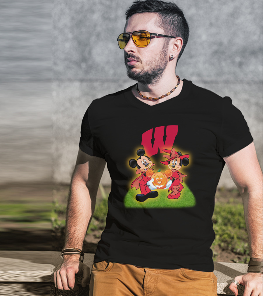 Halloween Wisconsin Badgers Football Mickey Minnie Pumpkin T-Shirt