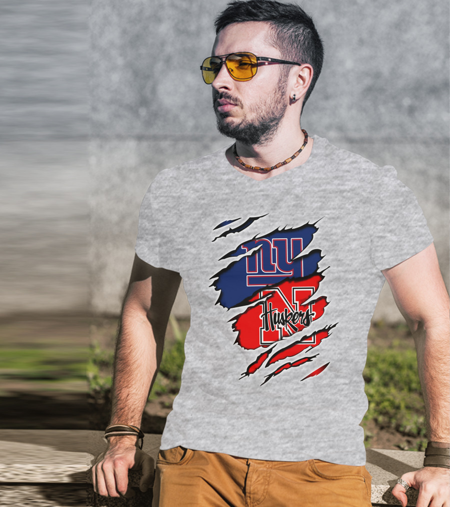 NY Giants Huskers Torn Layers T-Shirt