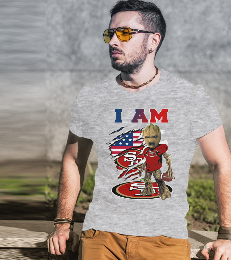 I Am 49ers Groot Holding Football American Flag T-Shirt