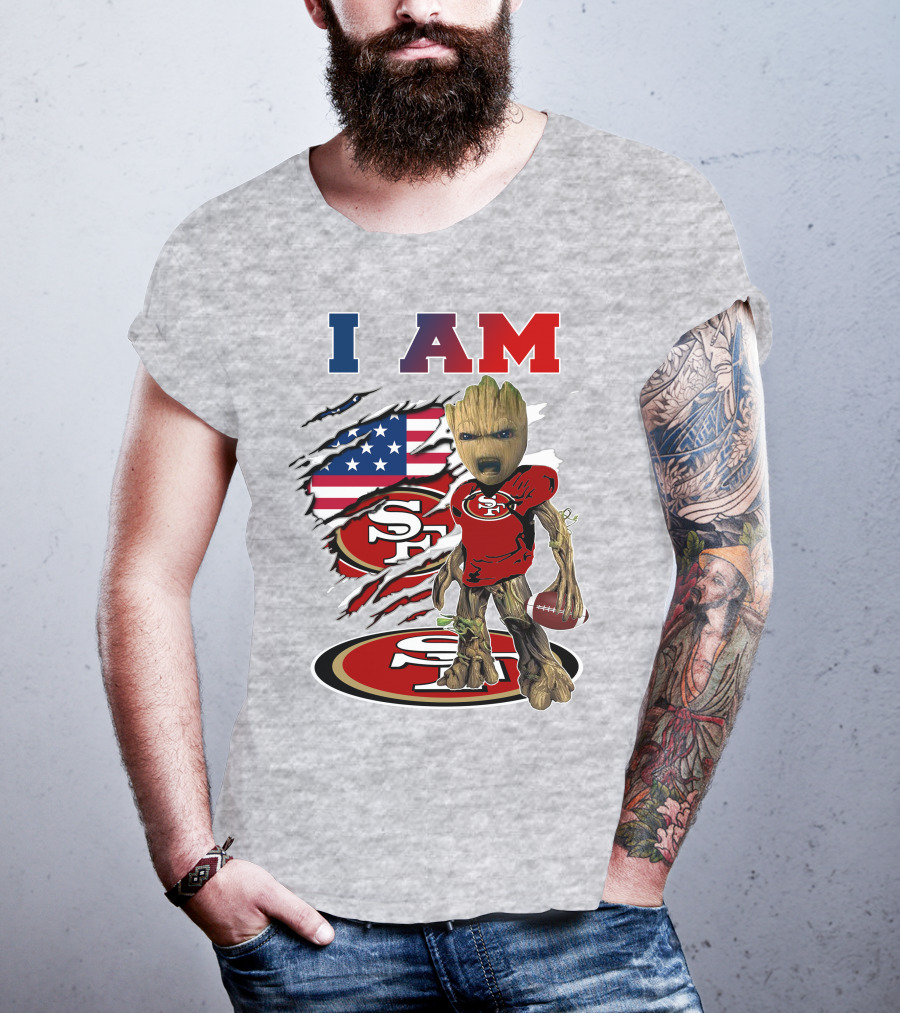 I Am 49ers Groot Holding Football American Flag T-Shirt