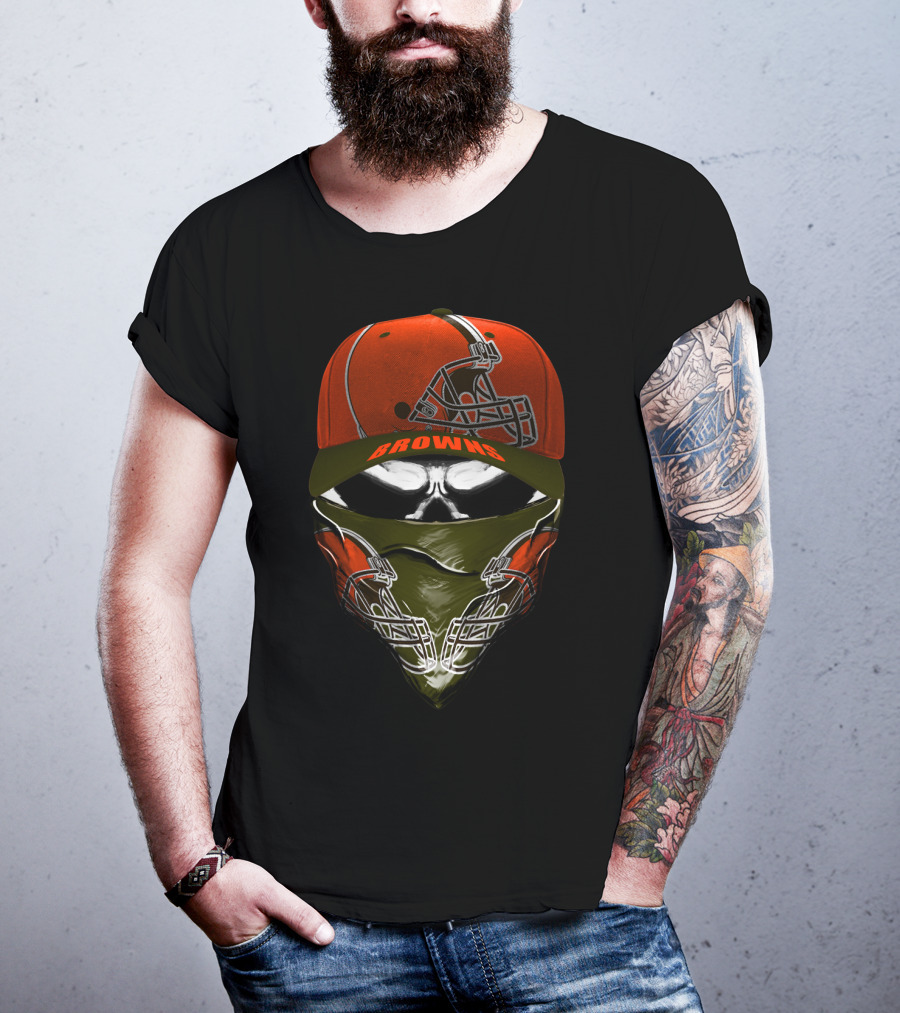 Cleveland Browns Helmet And Skull Bandana Hoodie T-Shirt