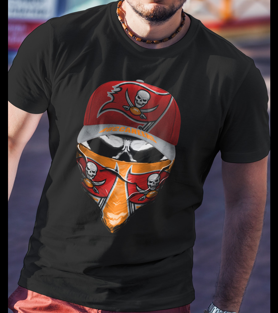 Tampa Bay Buccaneers Bold Team Skull Mask And Cap T-Shirt