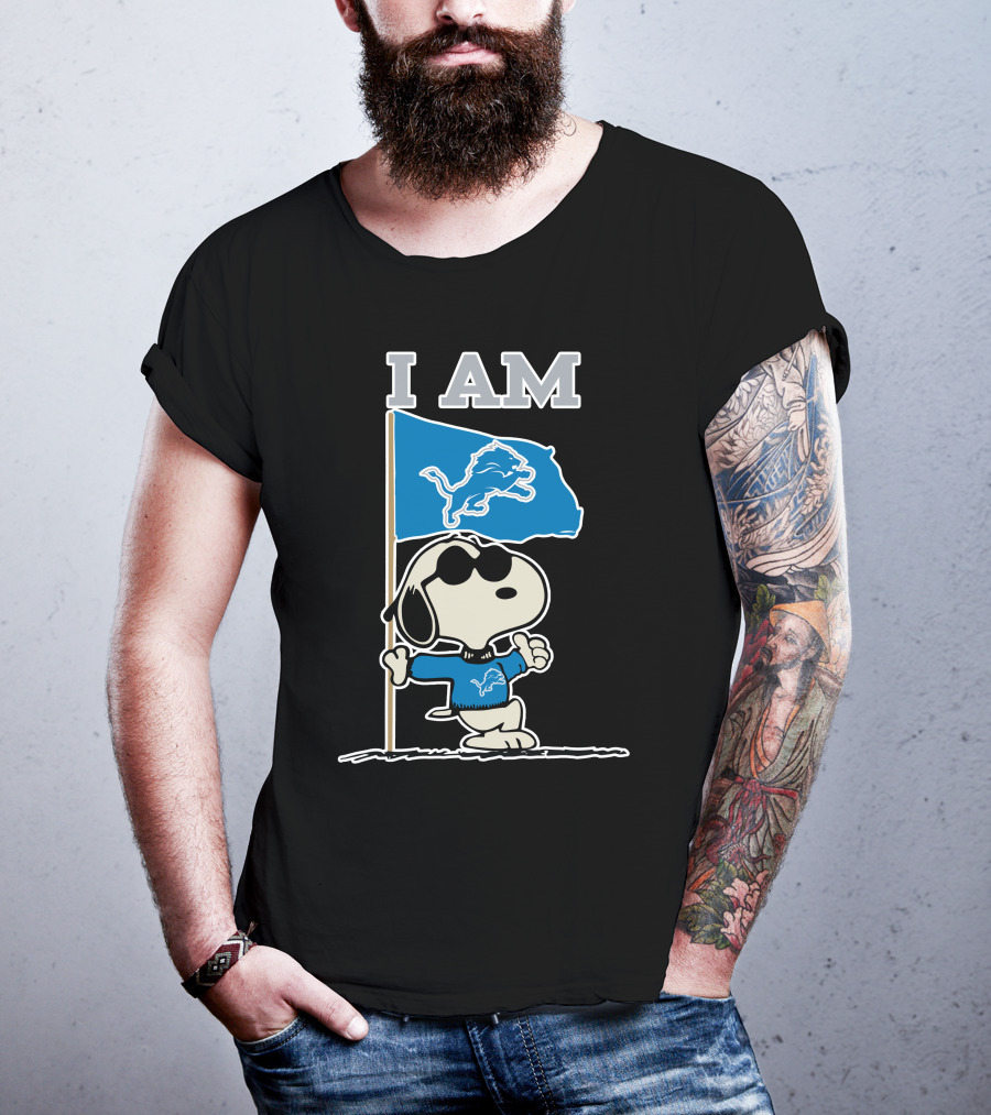 I Am Detroit Lions Snoopy Flag Football Fan T-Shirt