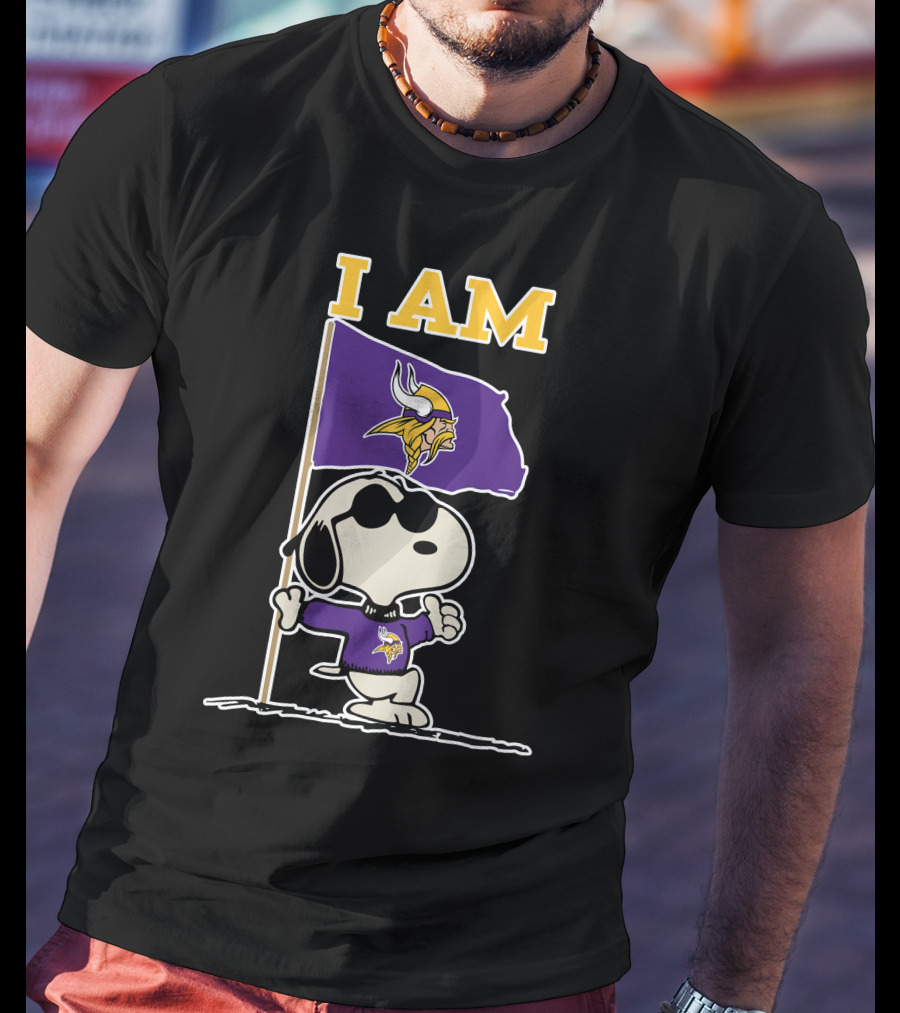 I Am Minnesota Vikings Snoopy T-Shirt