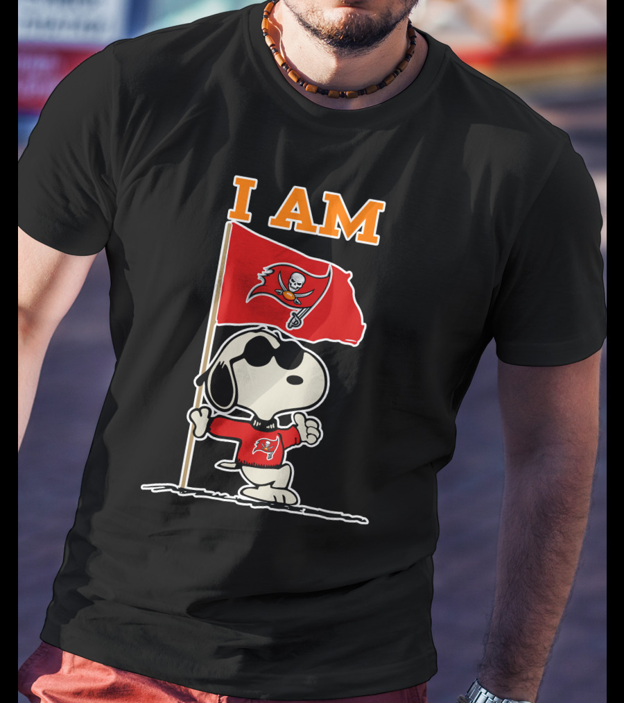 I Am Tampa Bay Buccaneers Snoopy Flag Nfl Football Fan T-Shirt