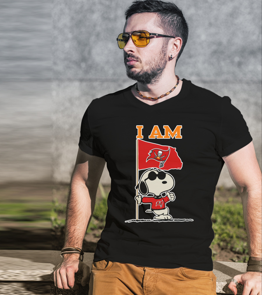 I Am Tampa Bay Buccaneers Snoopy Flag Nfl Football Fan T-Shirt