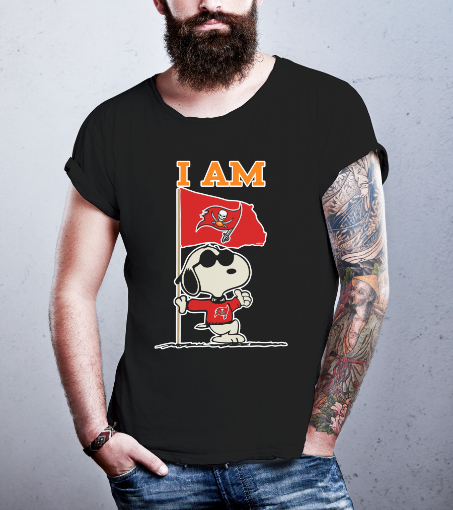 I Am Tampa Bay Buccaneers Snoopy Flag Nfl Football Fan T-Shirt