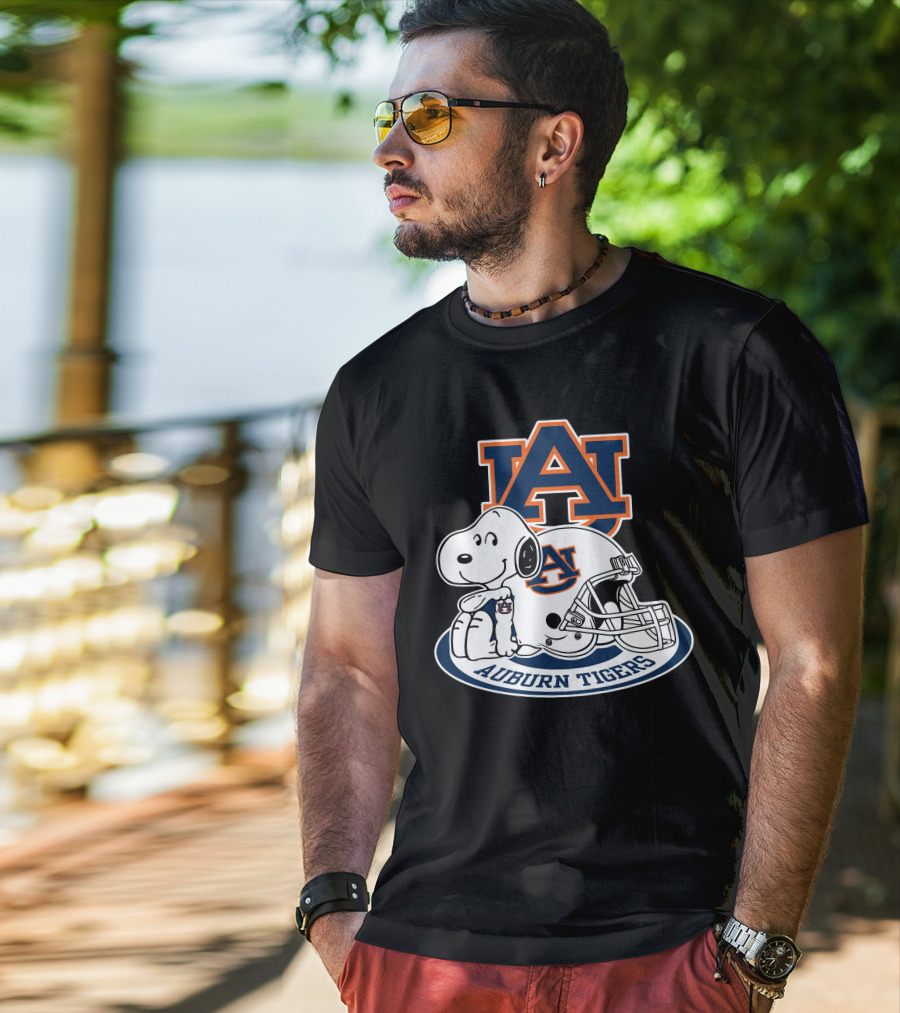 Auburn Tigers Snoopy Au Football Helmet T-Shirt