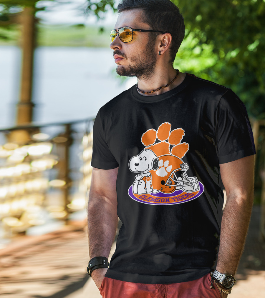 Clemson Tigers Snoopy Paw Print Helmet T-Shirt