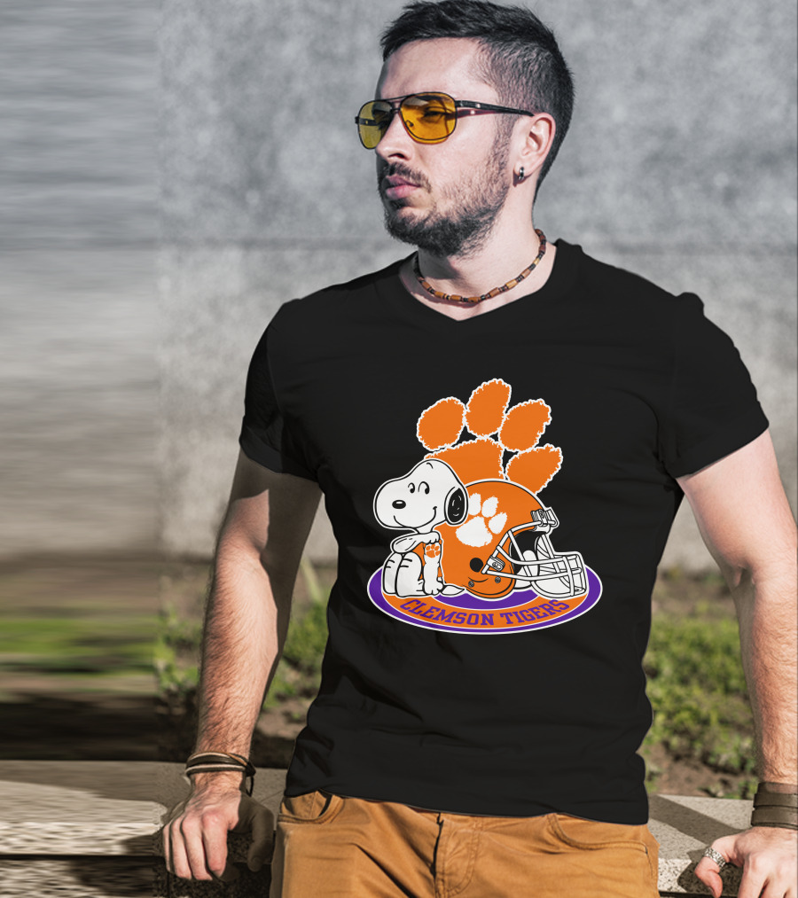 Clemson Tigers Snoopy Paw Print Helmet T-Shirt