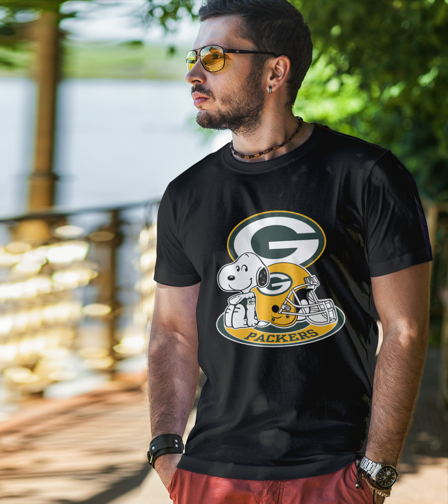 Green Bay Packers Snoopy Helmet T-Shirt