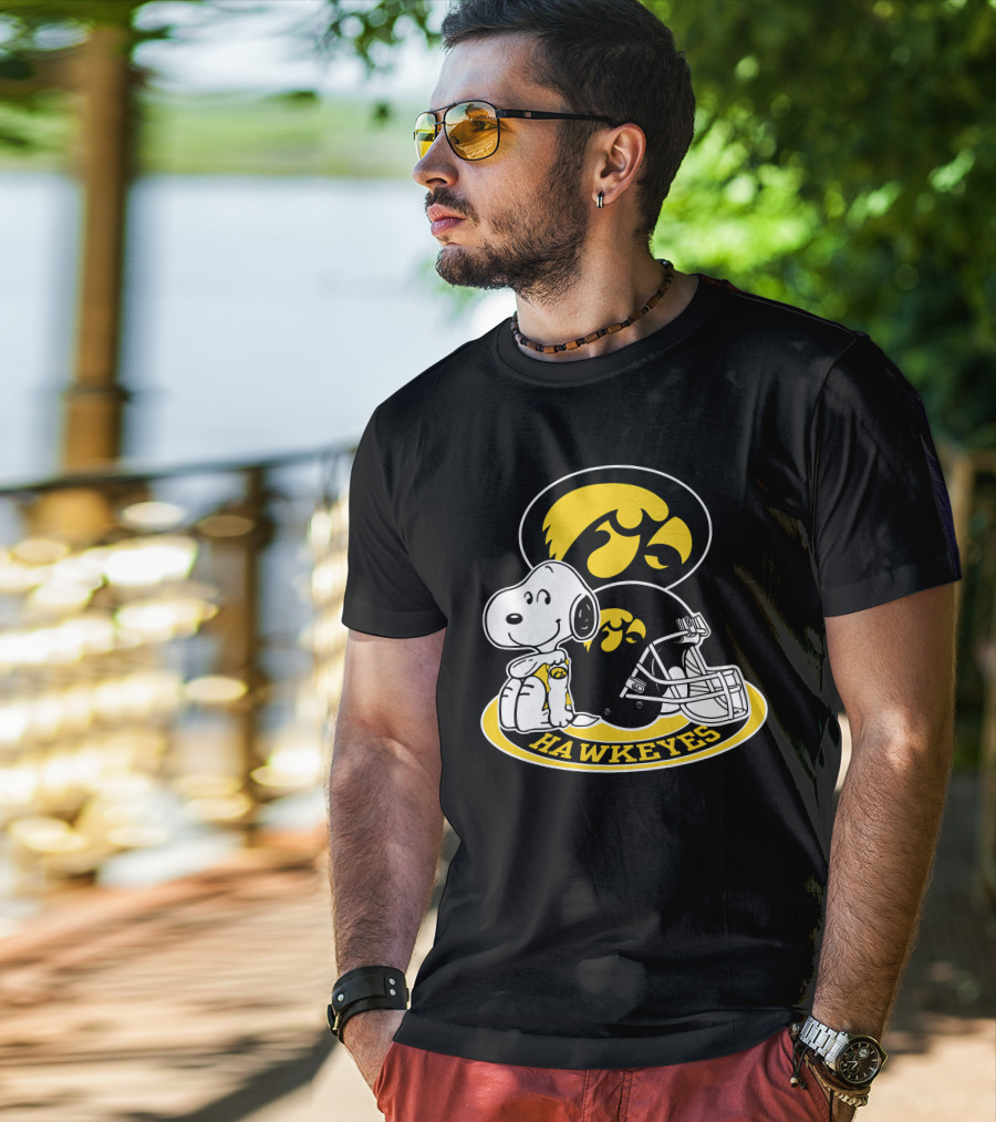 Snoopy Iowa Hawkeyes Helmet Fan T-Shirt