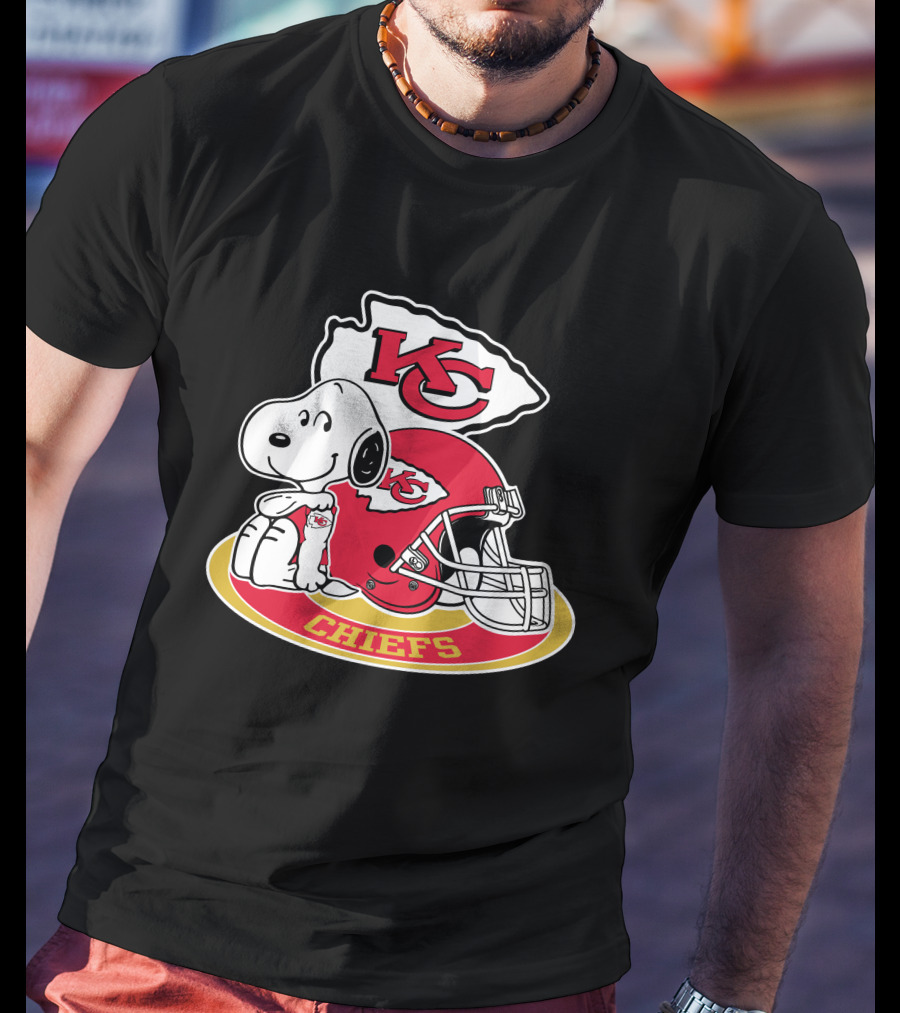 Kansas City Chiefs Snoopy Kc Arrowhead Helmet T-Shirt