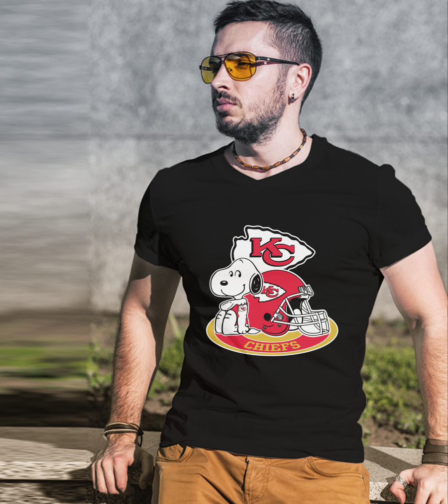 Kansas City Chiefs Snoopy Kc Arrowhead Helmet T-Shirt