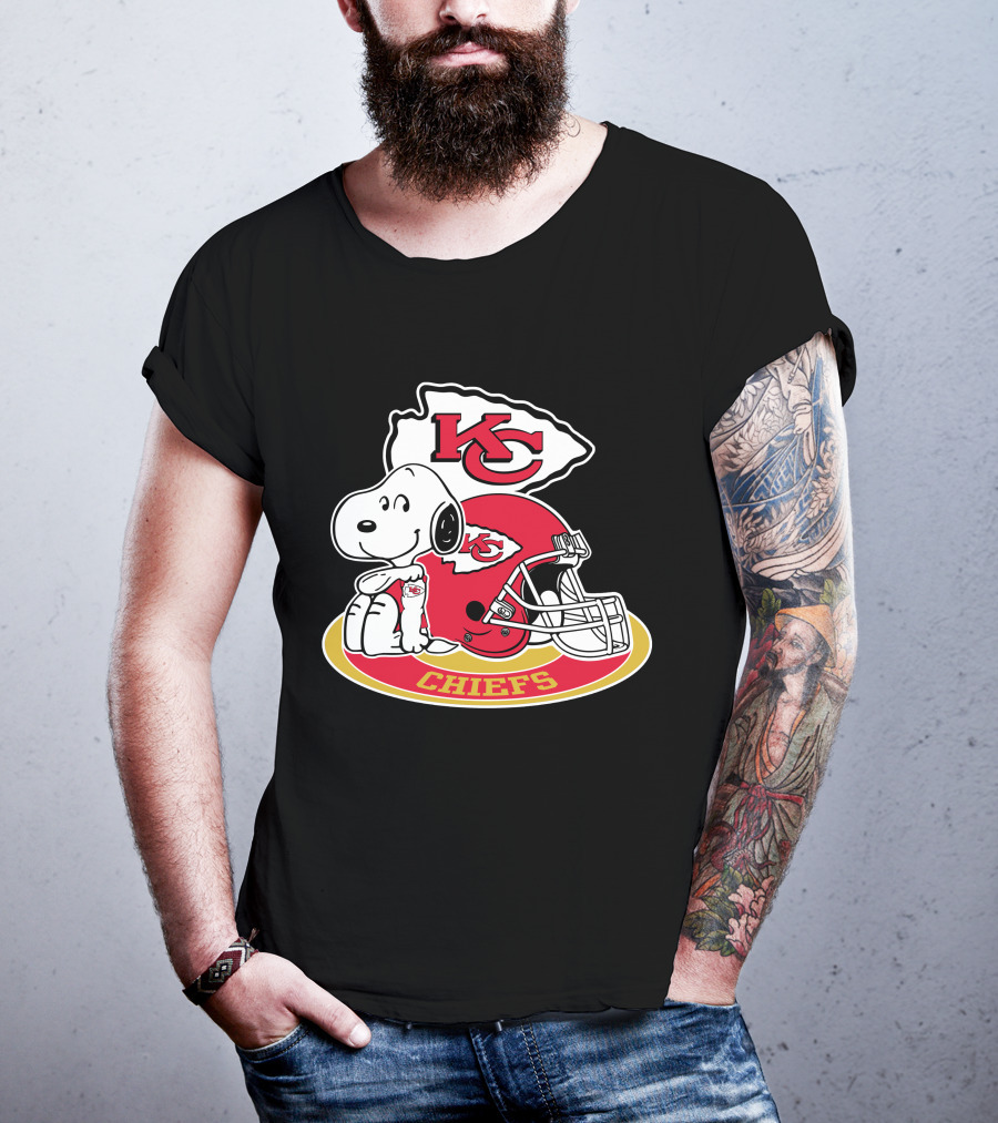 Kansas City Chiefs Snoopy Kc Arrowhead Helmet T-Shirt