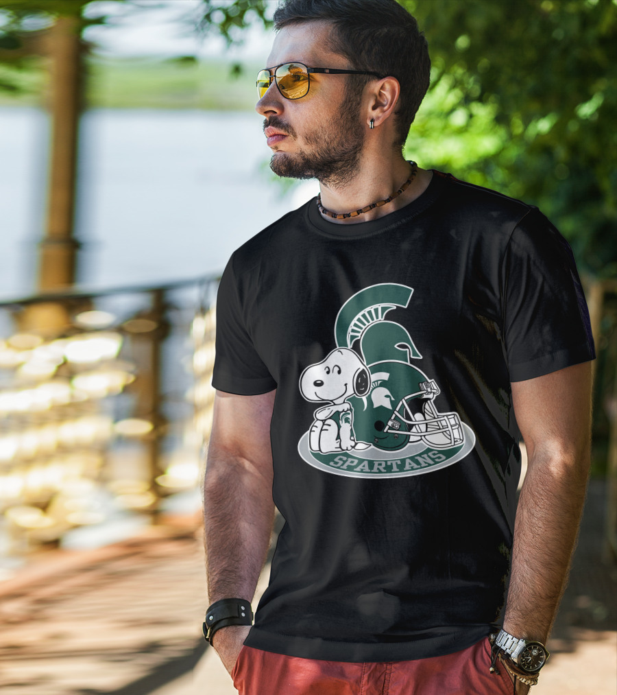 Snoopy Michigan State Spartans Football Helmet T-Shirt