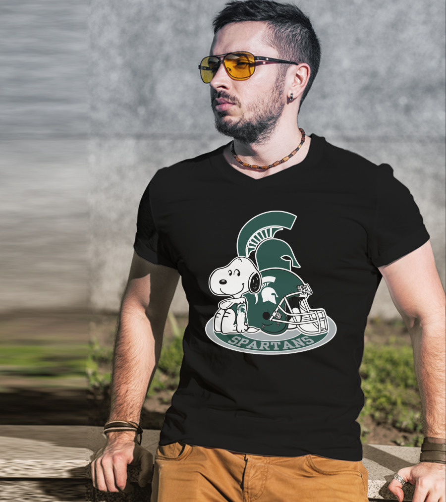 Snoopy Michigan State Spartans Football Helmet T-Shirt