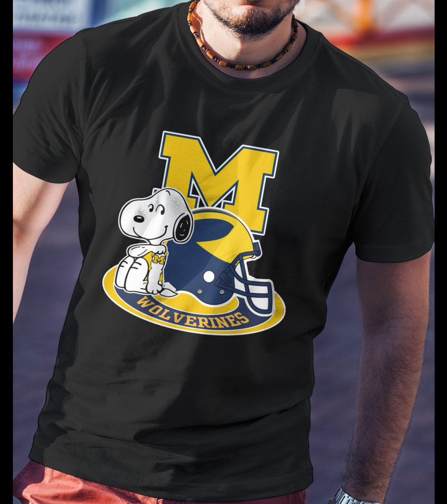 Michigan Wolverines Snoopy M Helmet T-Shirt