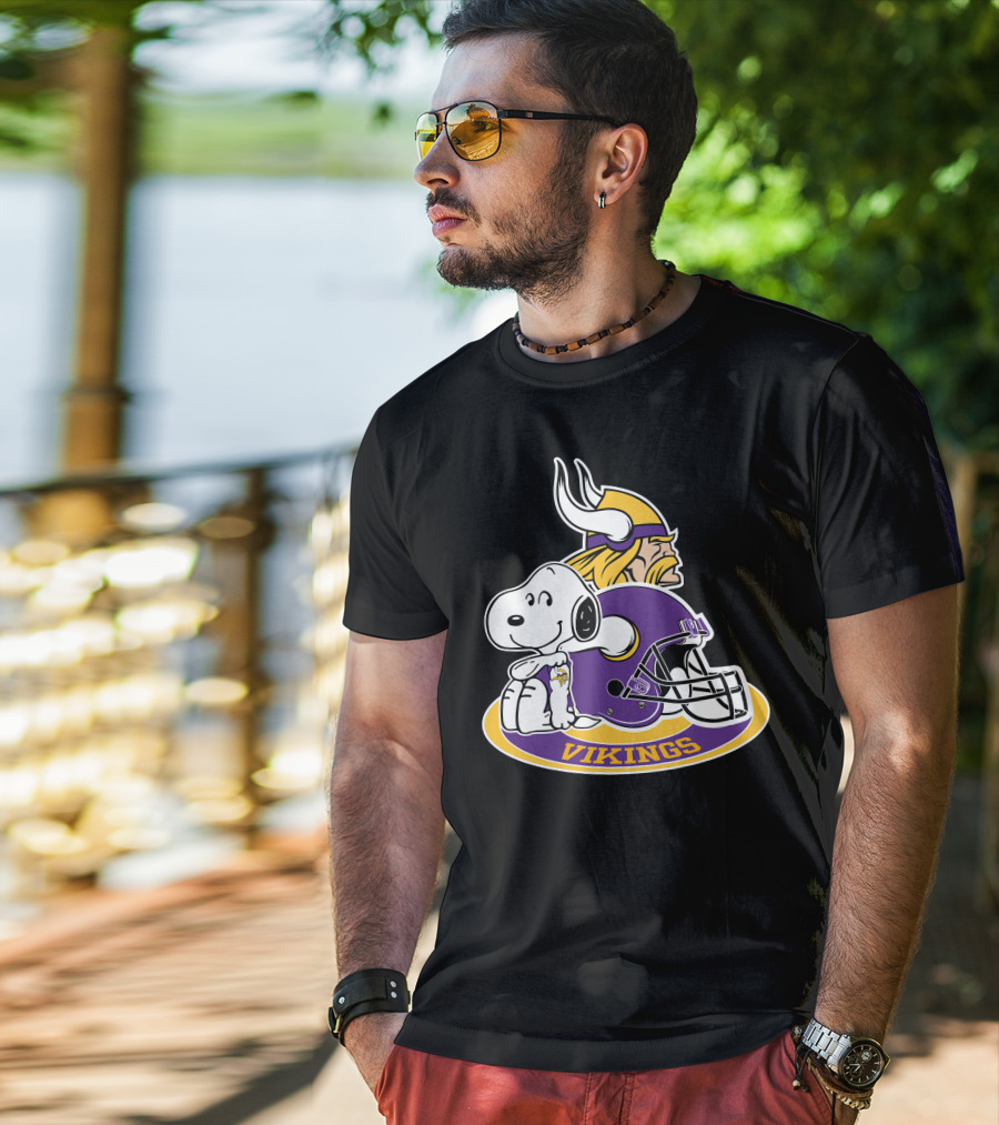 Minnesota Vikings Snoopy Helmet Vikings T-Shirt