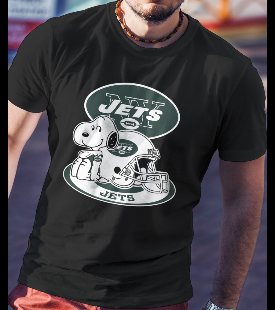 New York Jets Snoopy Football Helmet T-Shirt