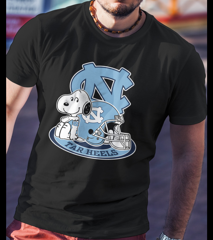 North Carolina Tar Heels Snoopy Football Helmet T-Shirt