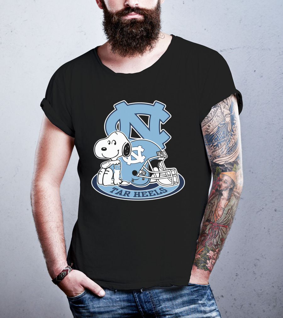 North Carolina Tar Heels Snoopy Football Helmet T-Shirt