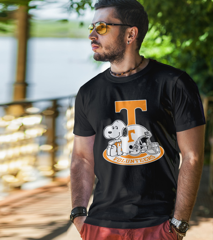 Snoopy Tennessee Volunteers Football Helmet T-Shirt
