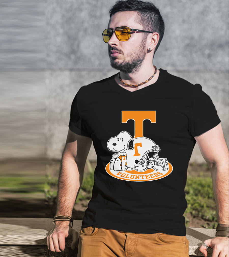 Snoopy Tennessee Volunteers Football Helmet T-Shirt