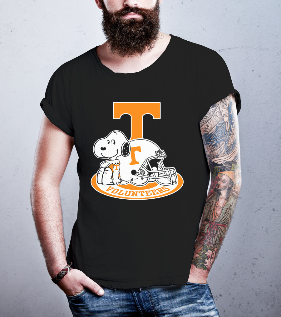 Snoopy Tennessee Volunteers Football Helmet T-Shirt