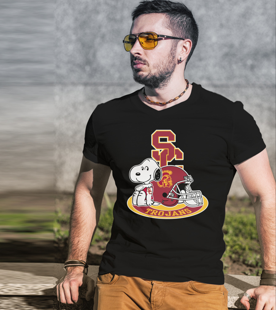 Usc Trojans Snoopy Football Helmet T-Shirt