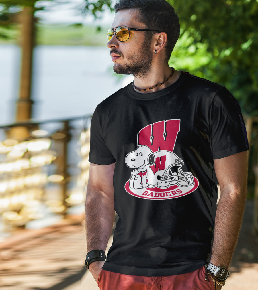 Wisconsin Badgers Snoopy Football Helmet T-Shirt