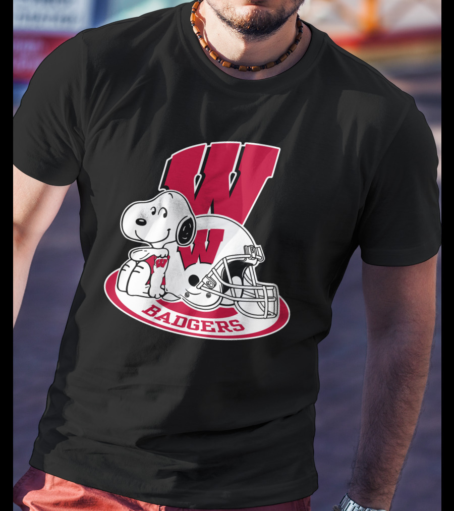 Wisconsin Badgers Snoopy Football Helmet T-Shirt