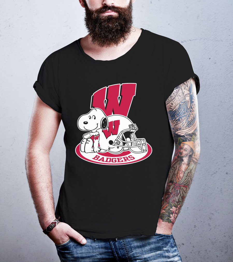 Wisconsin Badgers Snoopy Football Helmet T-Shirt