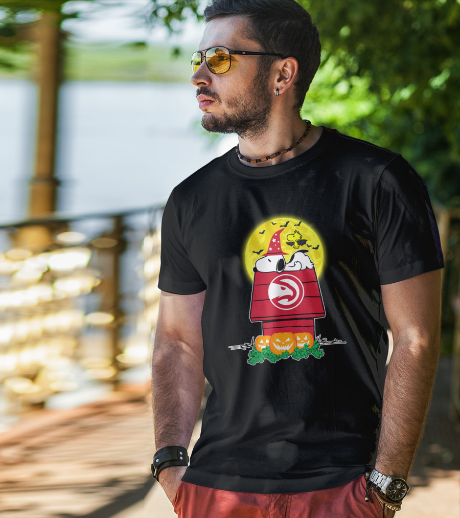 Atlanta Hawks Snoopy Halloween Woodstock Pumpkins Full Moon T-Shirt