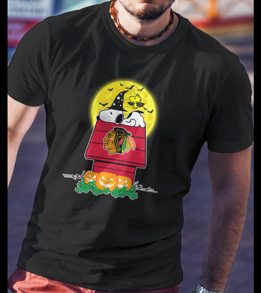 Chicago Blackhawks Snoopy Woodstock Halloween Pumpkins Full Moon T-Shirt