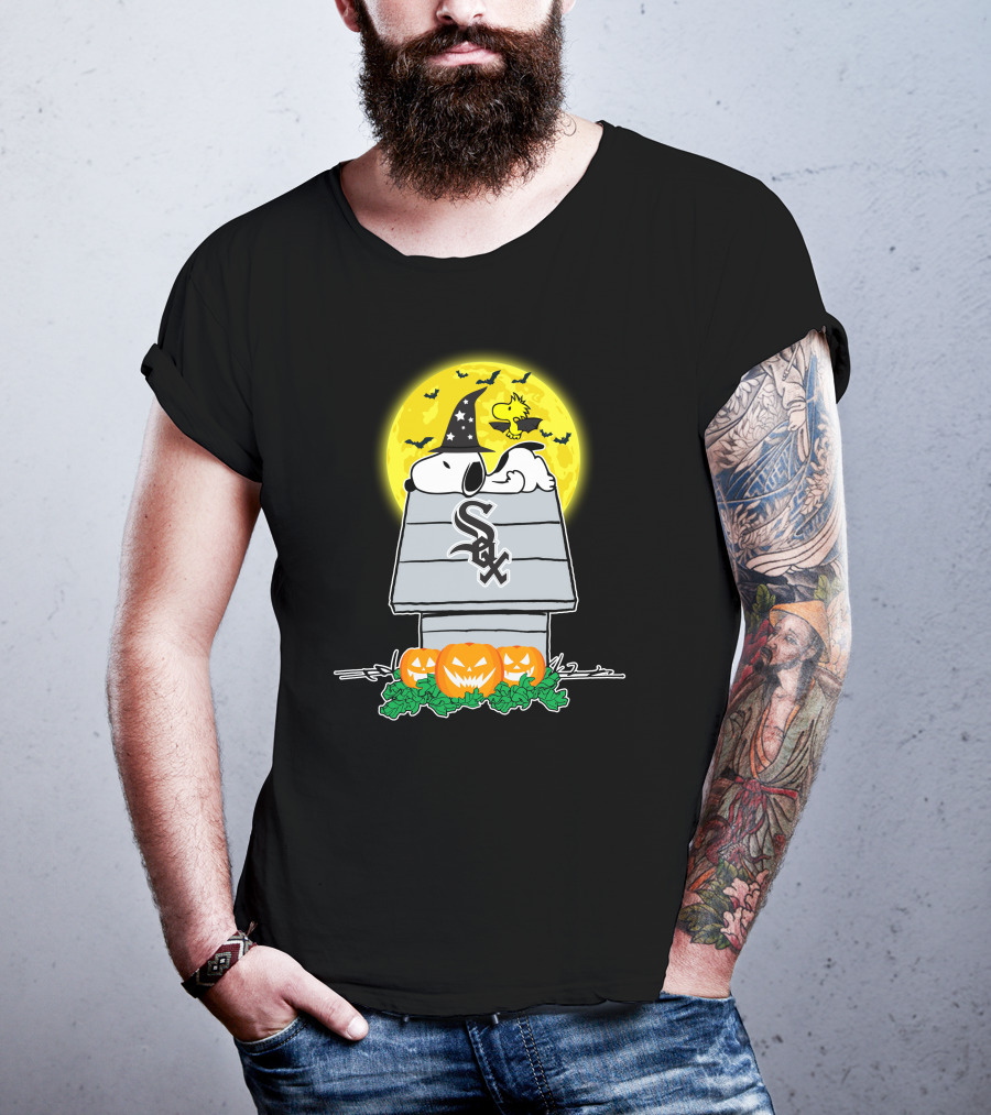 Chicago White Sox Snoopy Halloween Moon Pumpkins Woodstock House T-Shirt